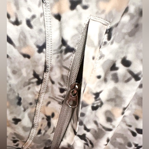 Lululemon Lightened Up Pullover Not So Petite Fleur Silver Spoon/Ambient Grey 6 - Picture 12 of 16